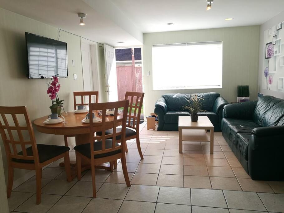 Cozy Suite 溫哥華 外观 照片